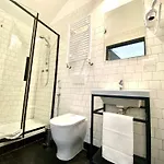Yellowsquare Hostel