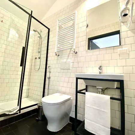 Yellowsquare Hostel