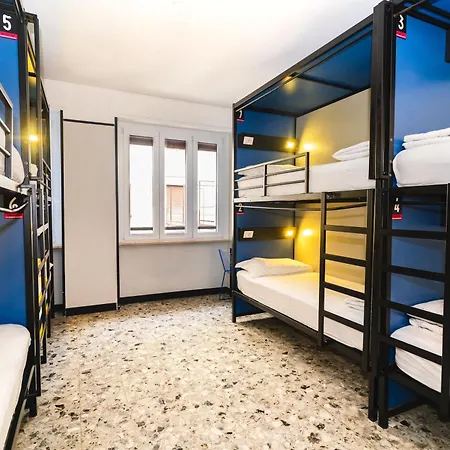 Hostel Yellowsquare
