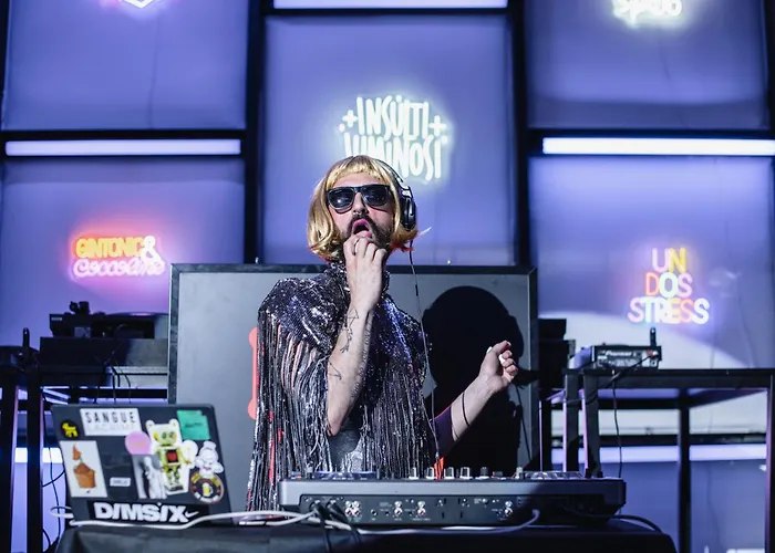 Yellowsquare Hostal *