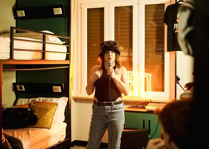 Yellowsquare Hostal *