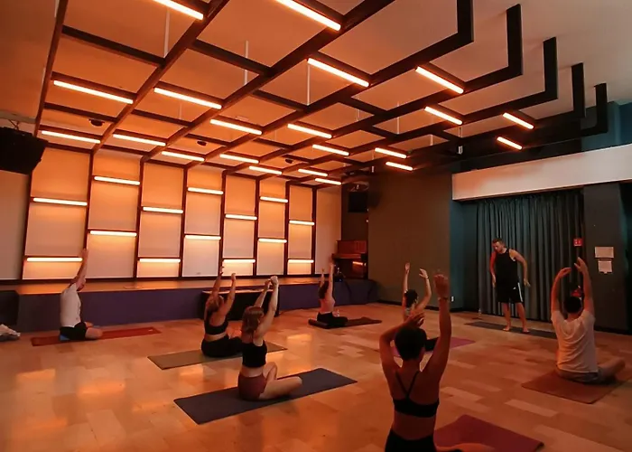 Yellowsquare Hostal *