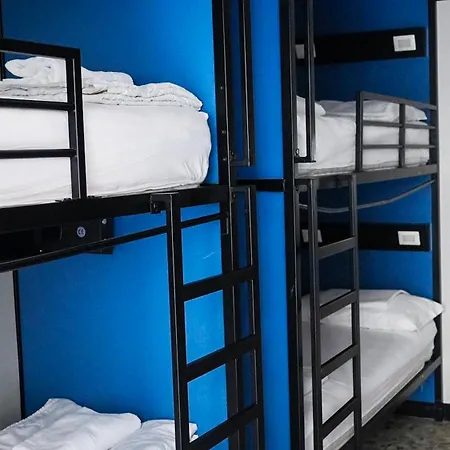 Hostel Yellowsquare